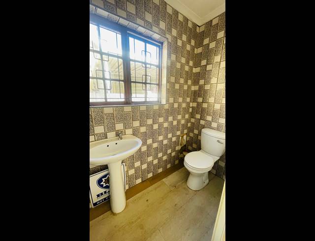 200M² BUSINESS FOR SALE IN WINDERMERE